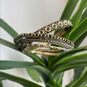 Unbranded bracelets Gold and Black Thin stackable fashion Bangle Set New 4 set